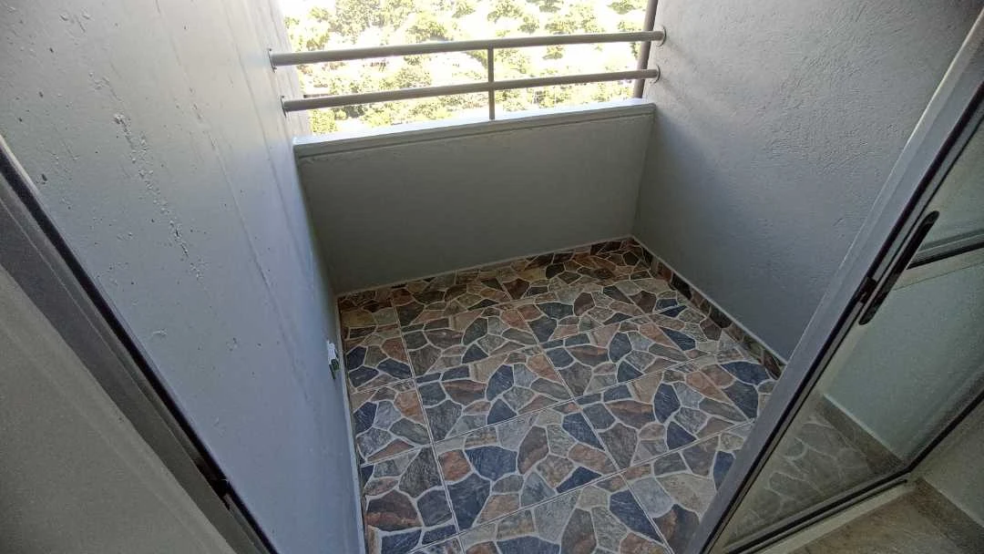Se arrienda apto en sector madera