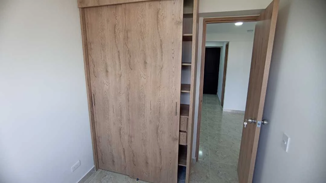 Se arrienda apto en sector madera