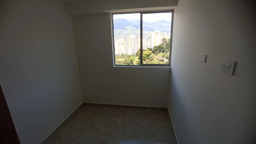 Se arrienda apto en sector madera