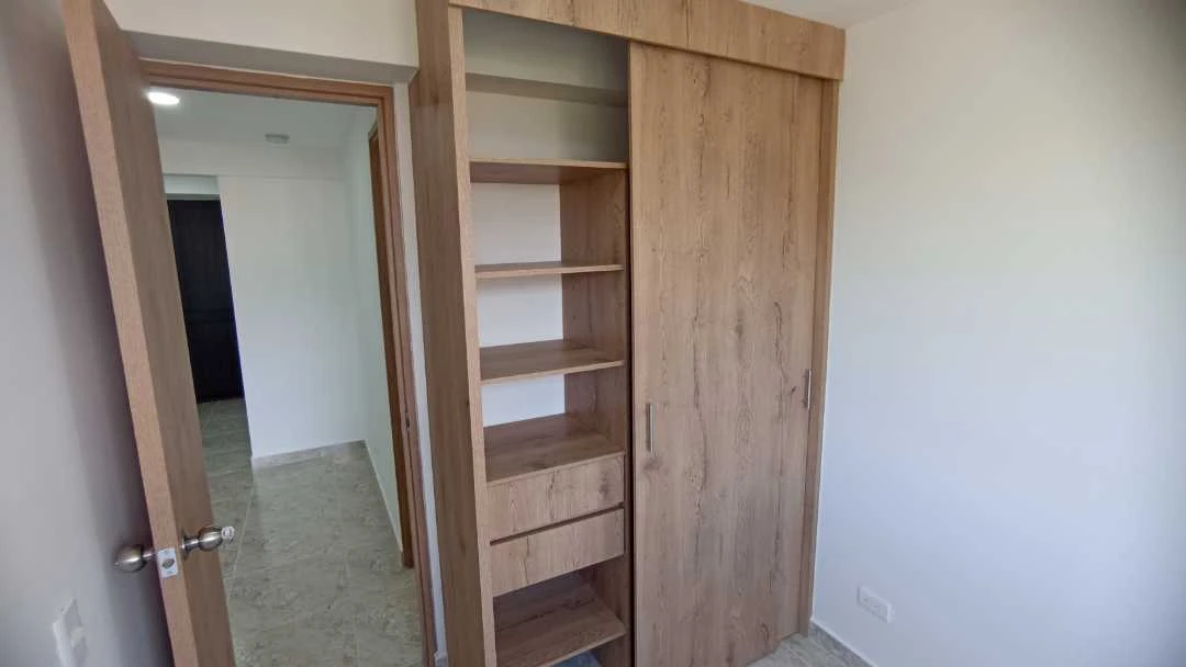 Se arrienda apto en sector madera