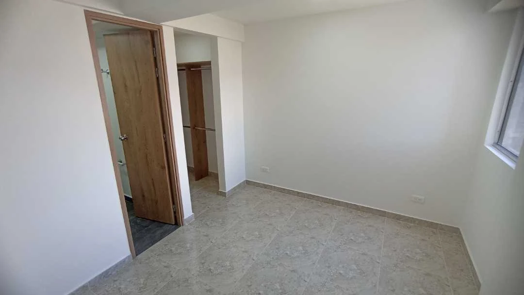 Se arrienda apto en sector madera