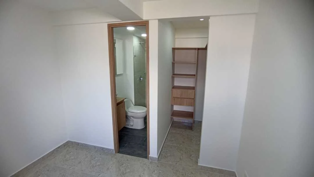 Se arrienda apto en sector madera