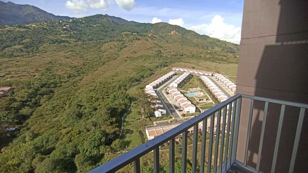 Se arrienda apto en poblado niquia sector Navarra