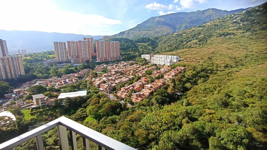 Se arrienda apto en poblado niquia sector Navarra
