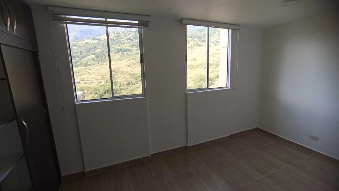 Se arrienda apto en poblado niquia sector Navarra