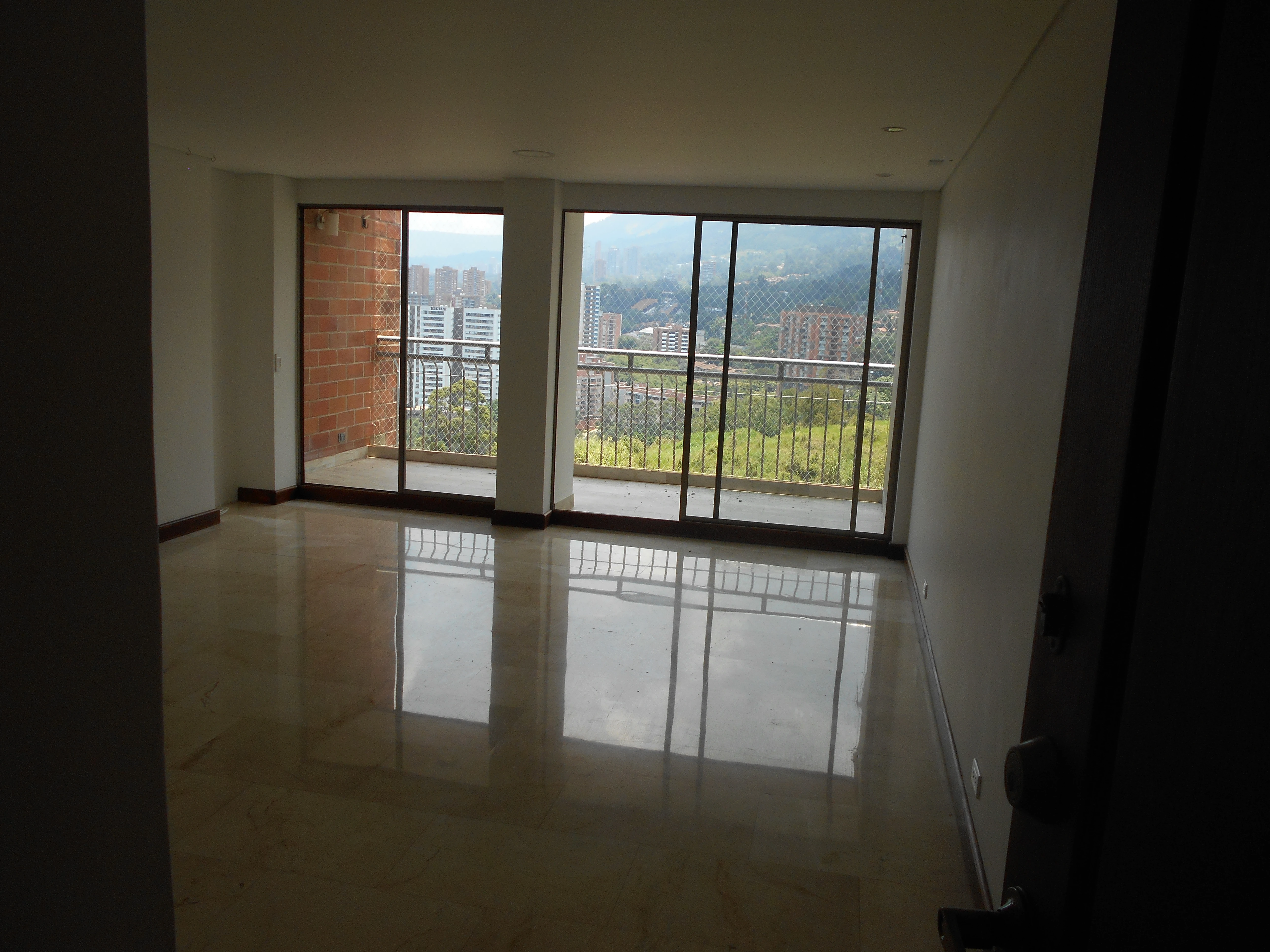apartamento en arriendo sector Loma del Escobero.
