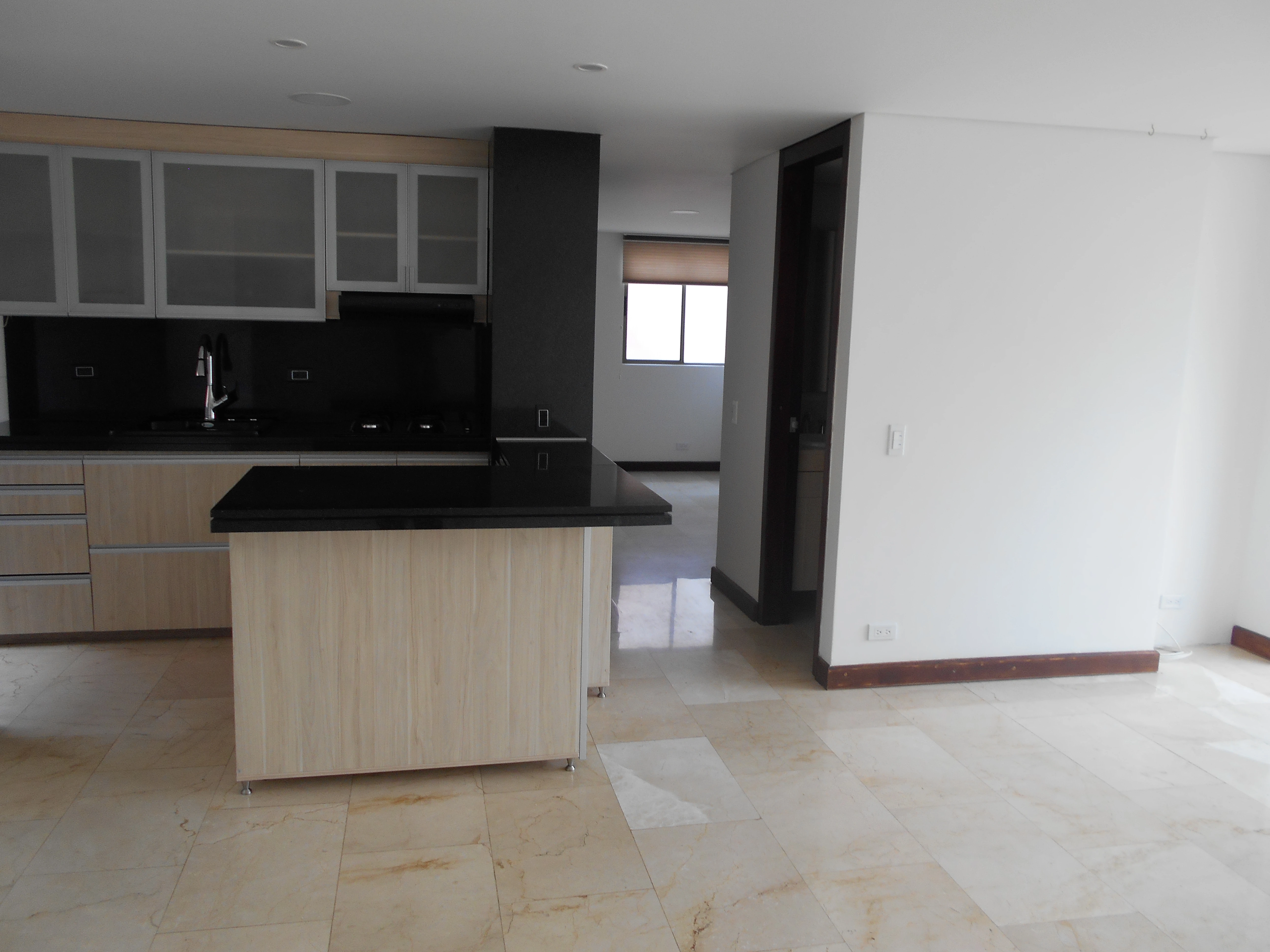 apartamento en arriendo sector Loma del Escobero.
