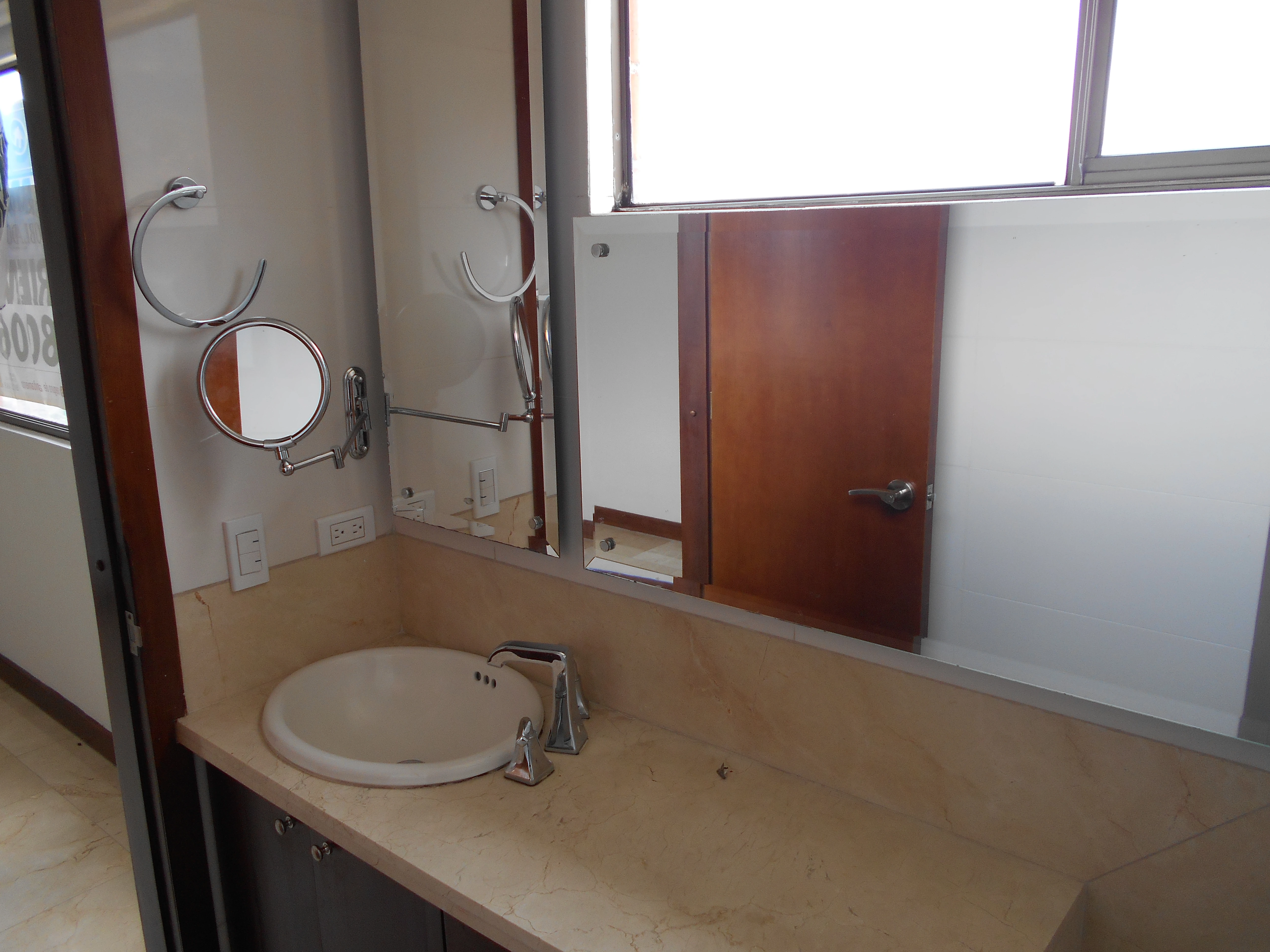 apartamento en arriendo sector Loma del Escobero.