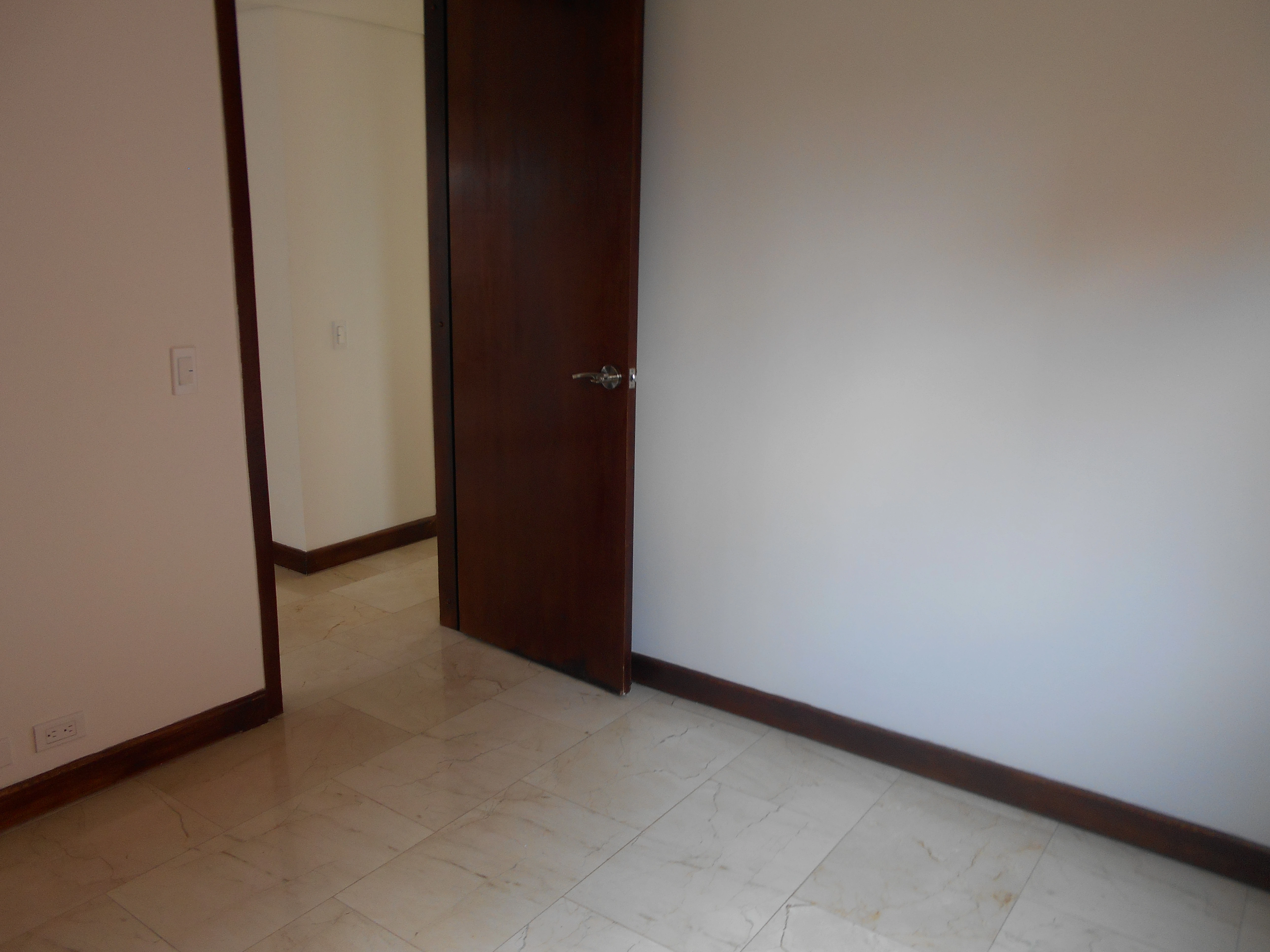 apartamento en arriendo sector Loma del Escobero.