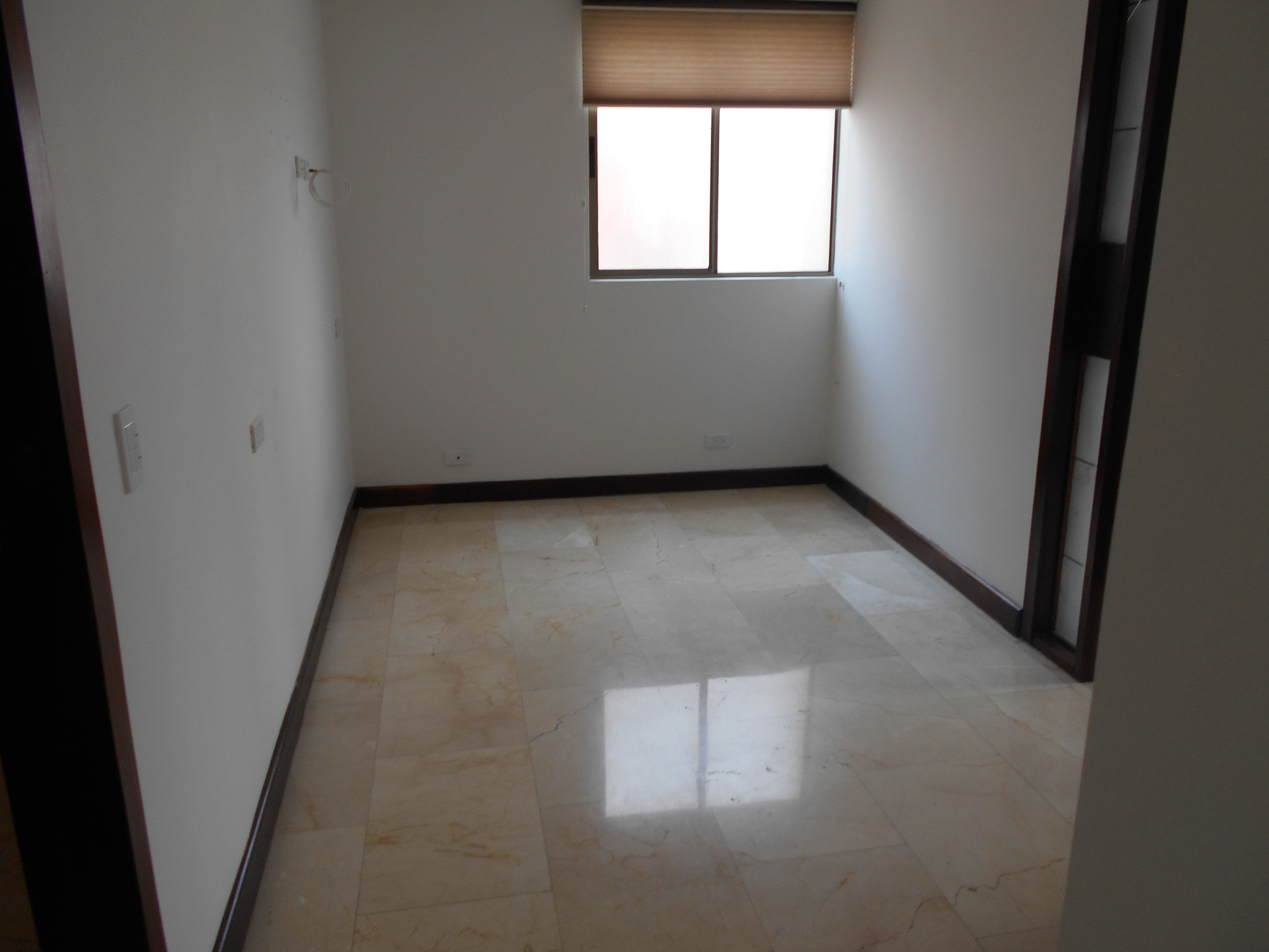 apartamento en arriendo sector Loma del Escobero.