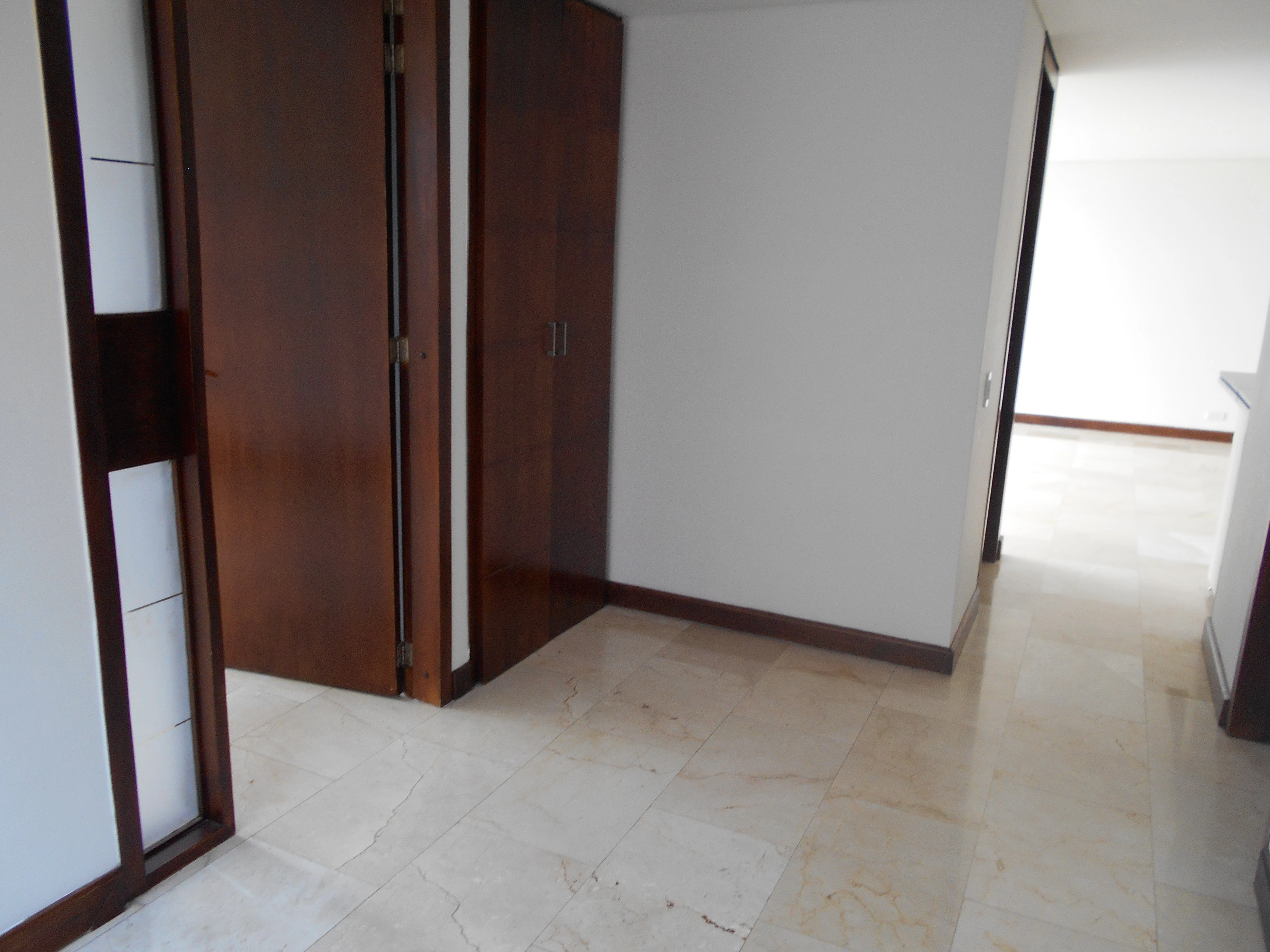 apartamento en arriendo sector Loma del Escobero.