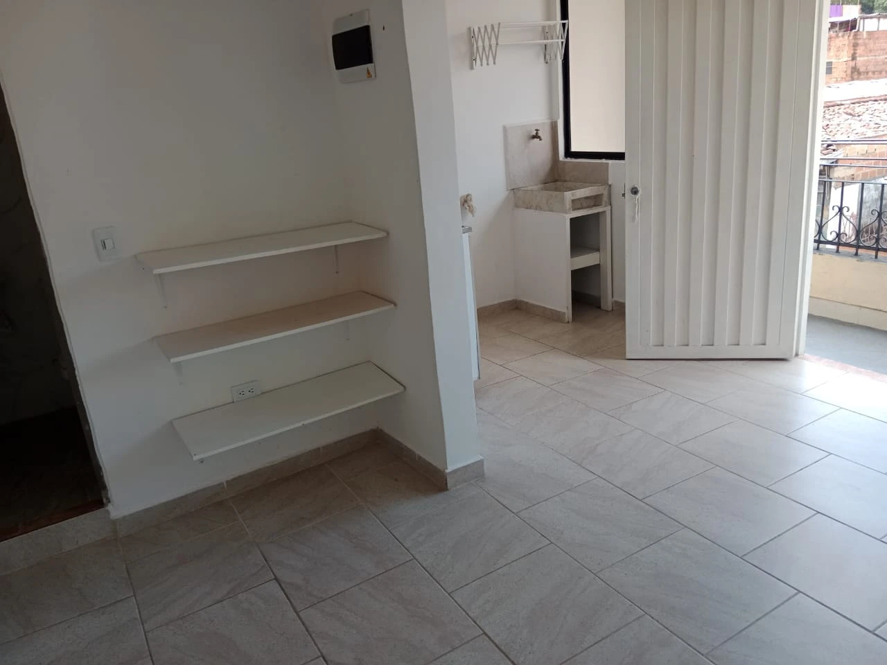 APARTA ESTUDIO EN ARRIENDO 