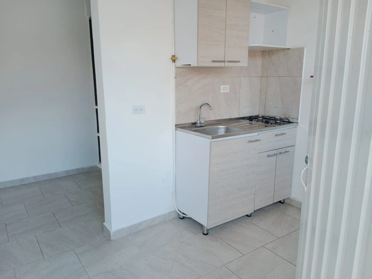 APARTA ESTUDIO EN ARRIENDO 