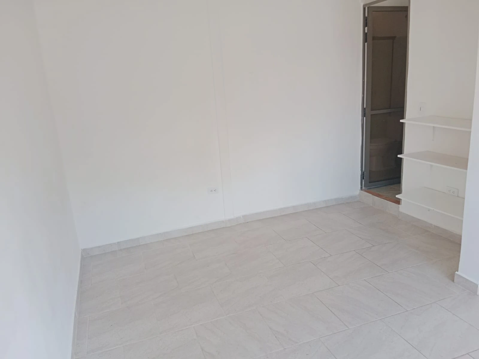 APARTA ESTUDIO EN ARRIENDO 