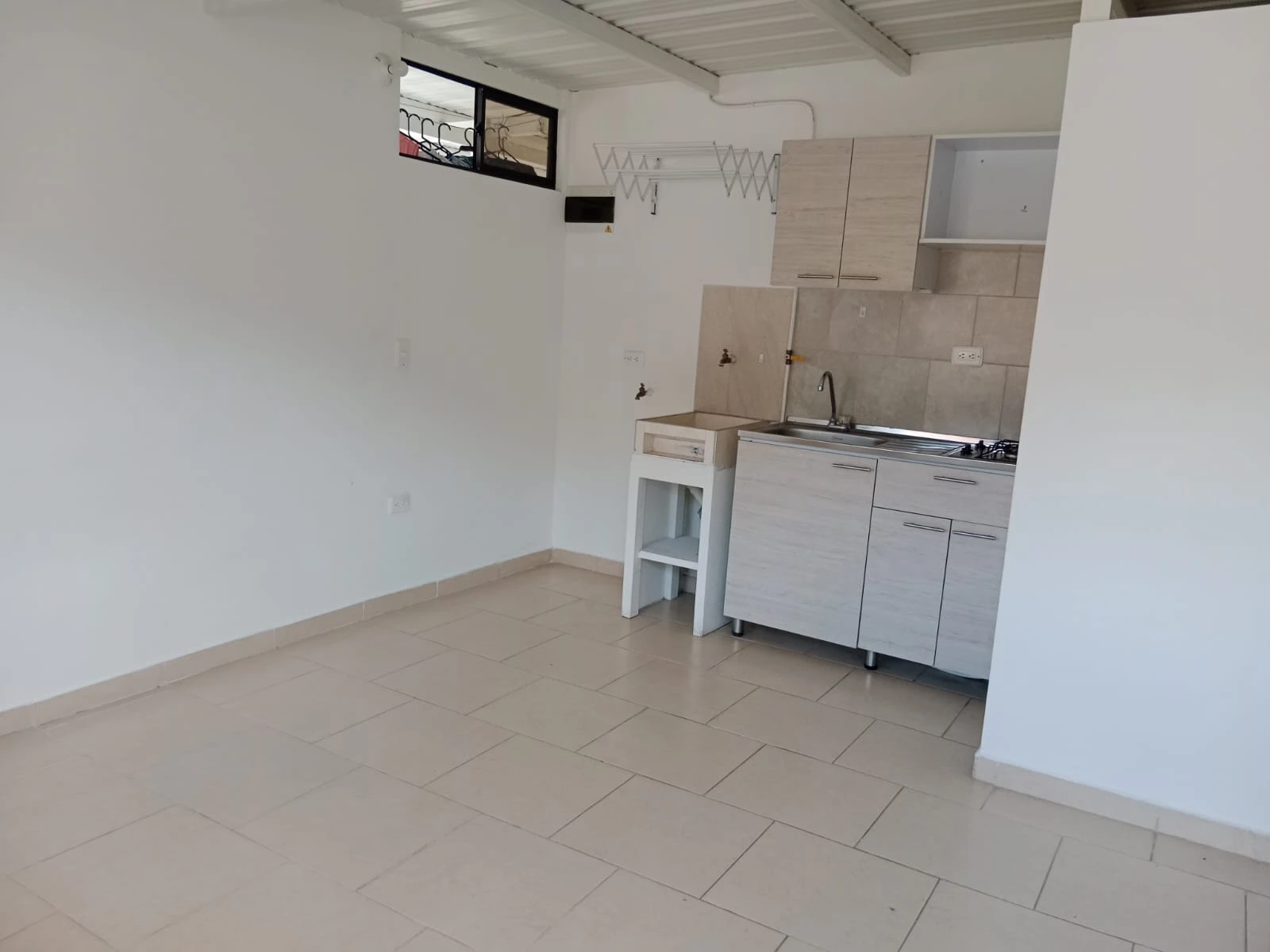 APARTA ESTUDIO EN ARRIENDO 