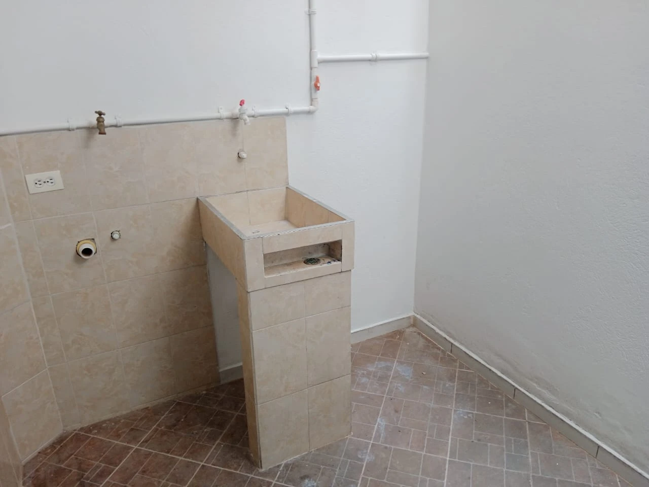 APARTA ESTUDIO EN ARRIENDO 