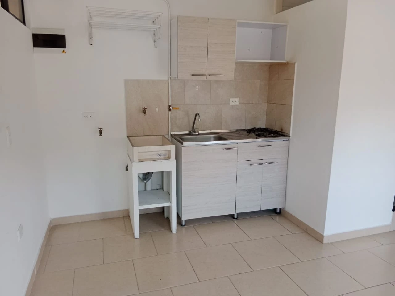 APARTA ESTUDIO EN ARRIENDO 