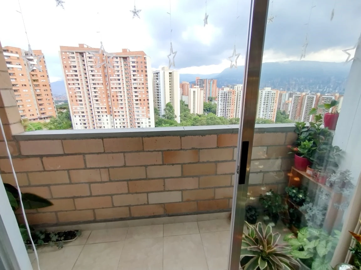 Apartamento en venta sector Loma de los Bernal