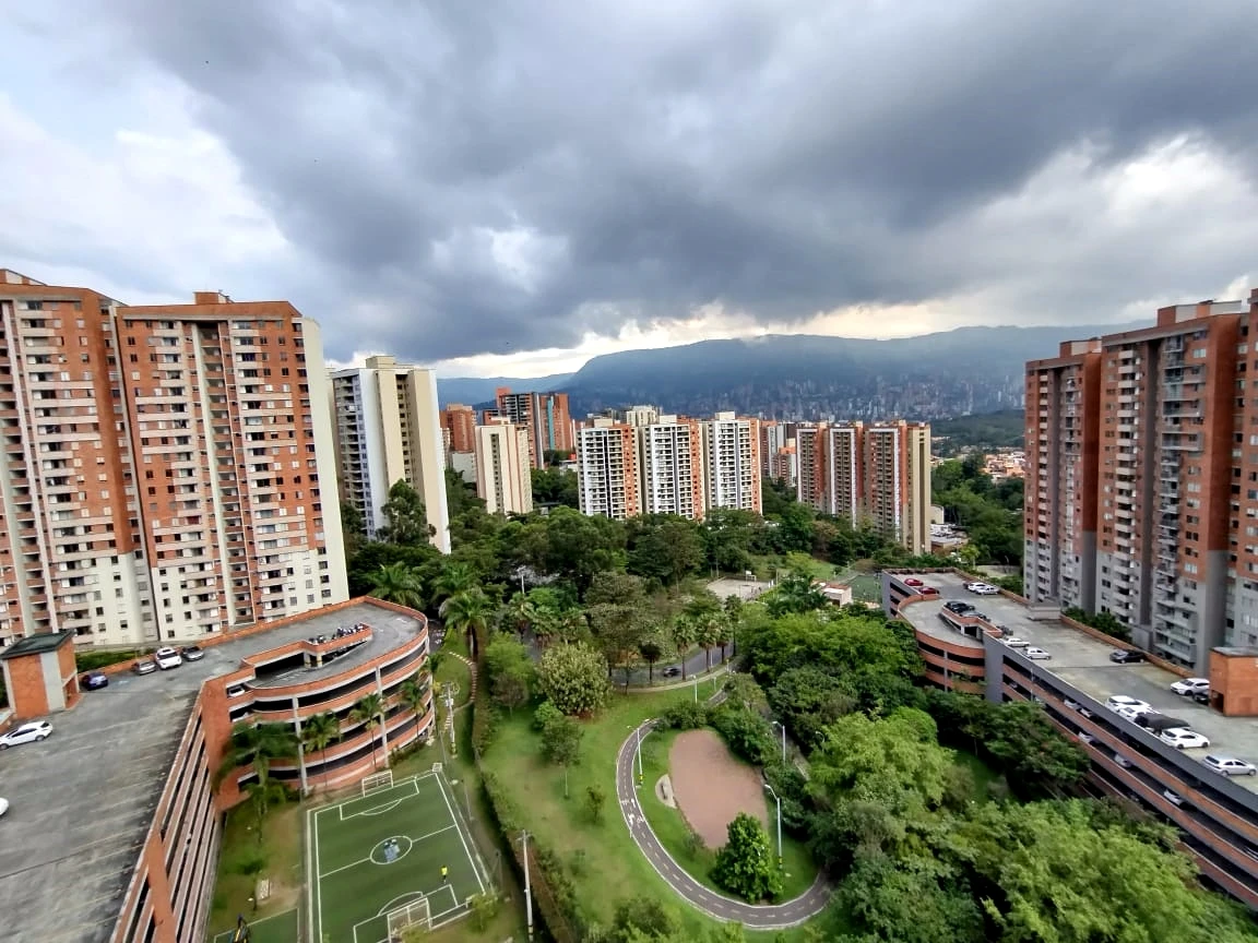 Apartamento en venta sector Loma de los Bernal