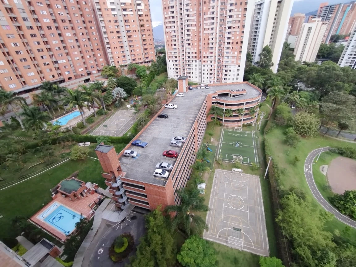 Apartamento en venta sector Loma de los Bernal