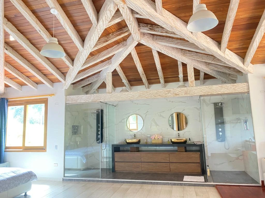 CASA LOTE EN ARRIENDO OJO DE AGUA RIONEGRO