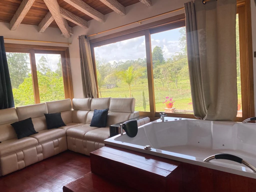 CASA LOTE EN ARRIENDO OJO DE AGUA RIONEGRO