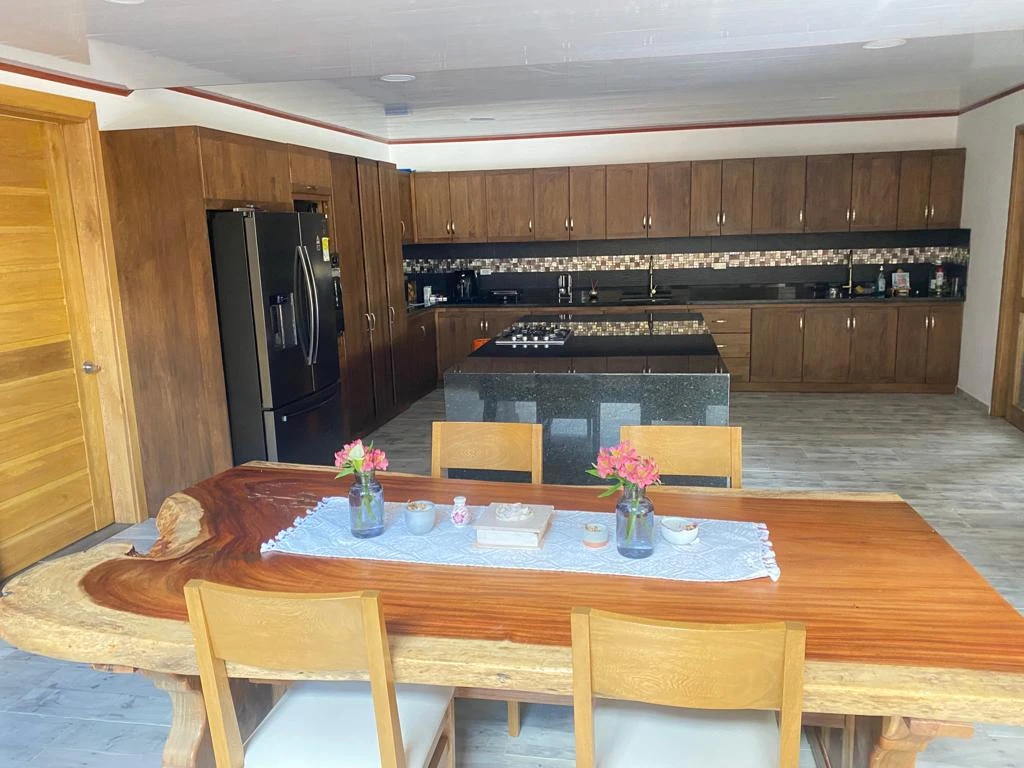 CASA LOTE EN ARRIENDO OJO DE AGUA RIONEGRO