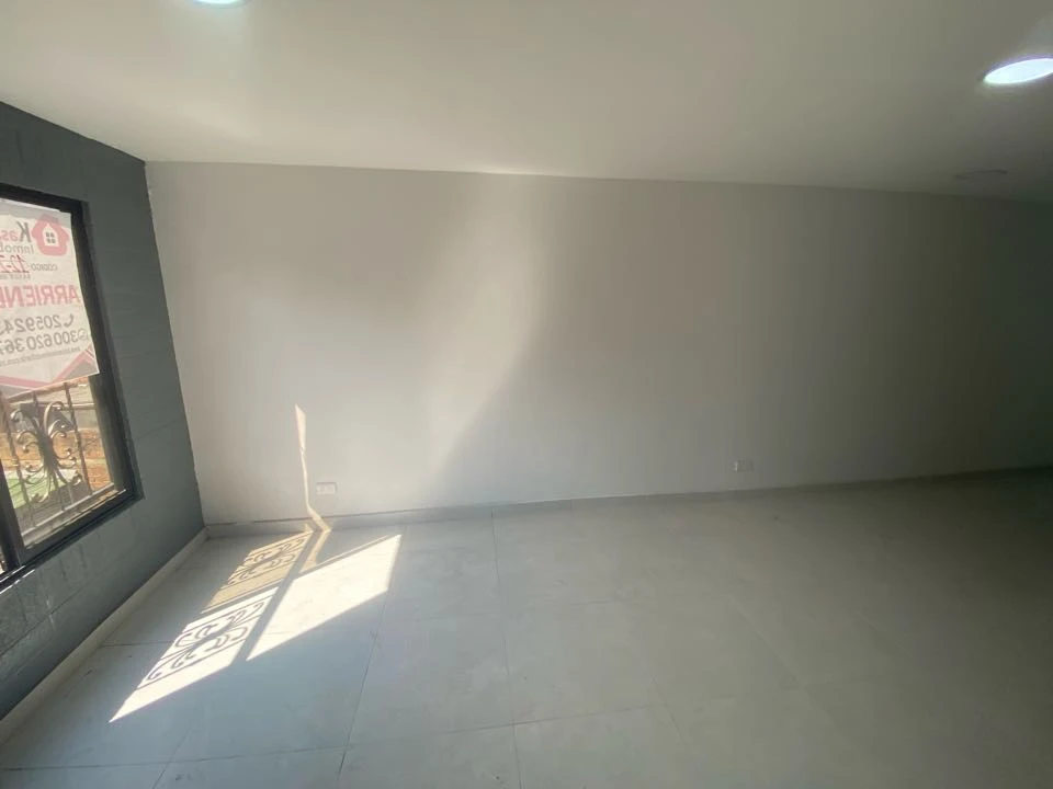 Apartamento en arriendo sector obra 2.000