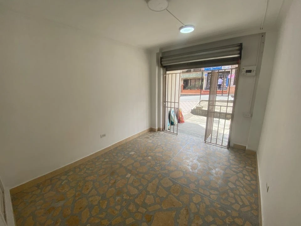Local en arriendo diagonal Hospital Rosalpi