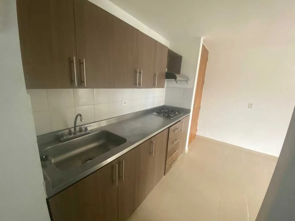 Apartamento en arriendo cerca a la estación madera