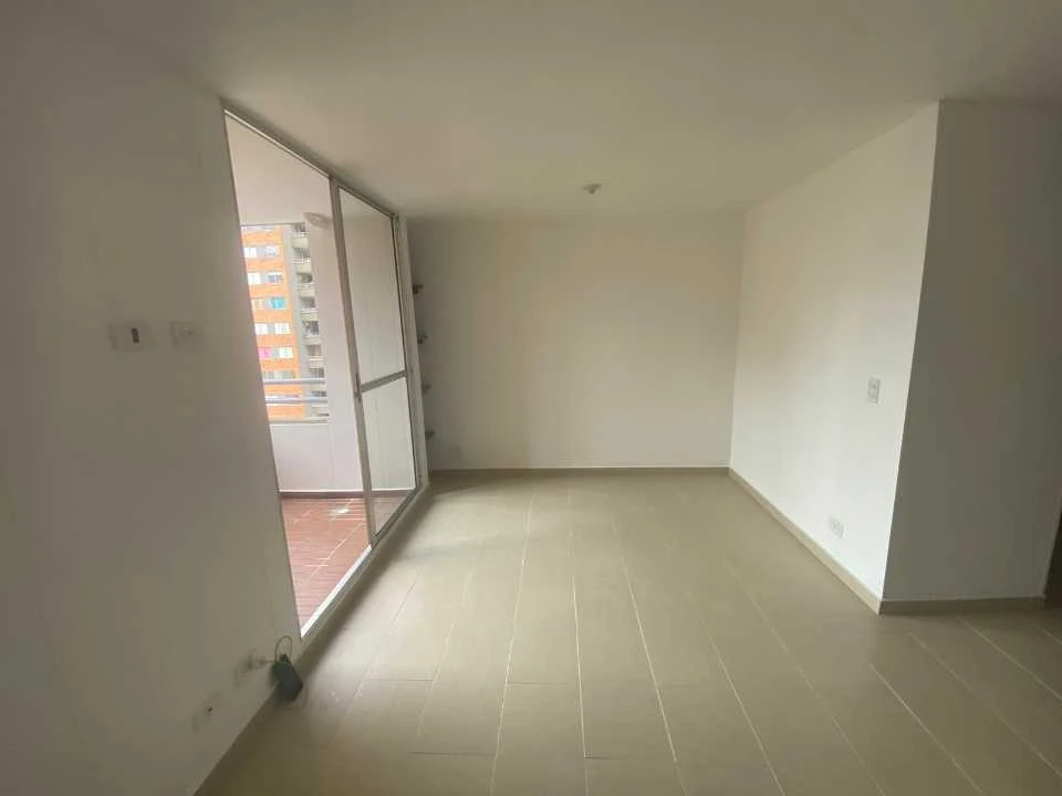 Apartamento en arriendo cerca a la estación madera