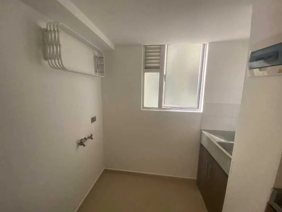 Apartamento en arriendo cerca a la estación madera