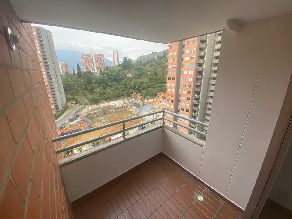 Apartamento en arriendo cerca a la estación madera