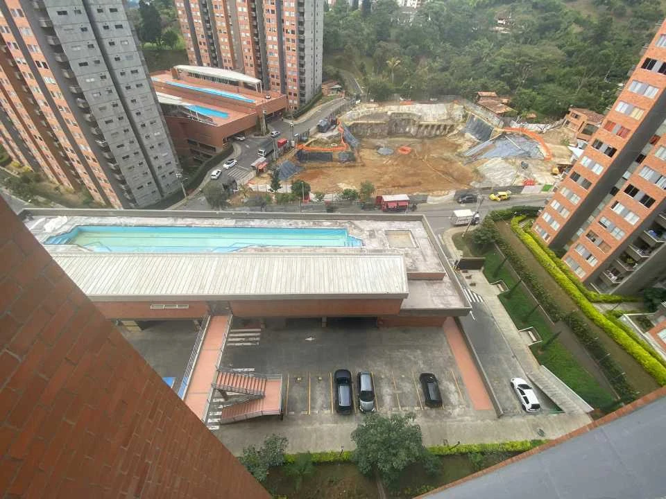 Apartamento en arriendo cerca a la estación madera