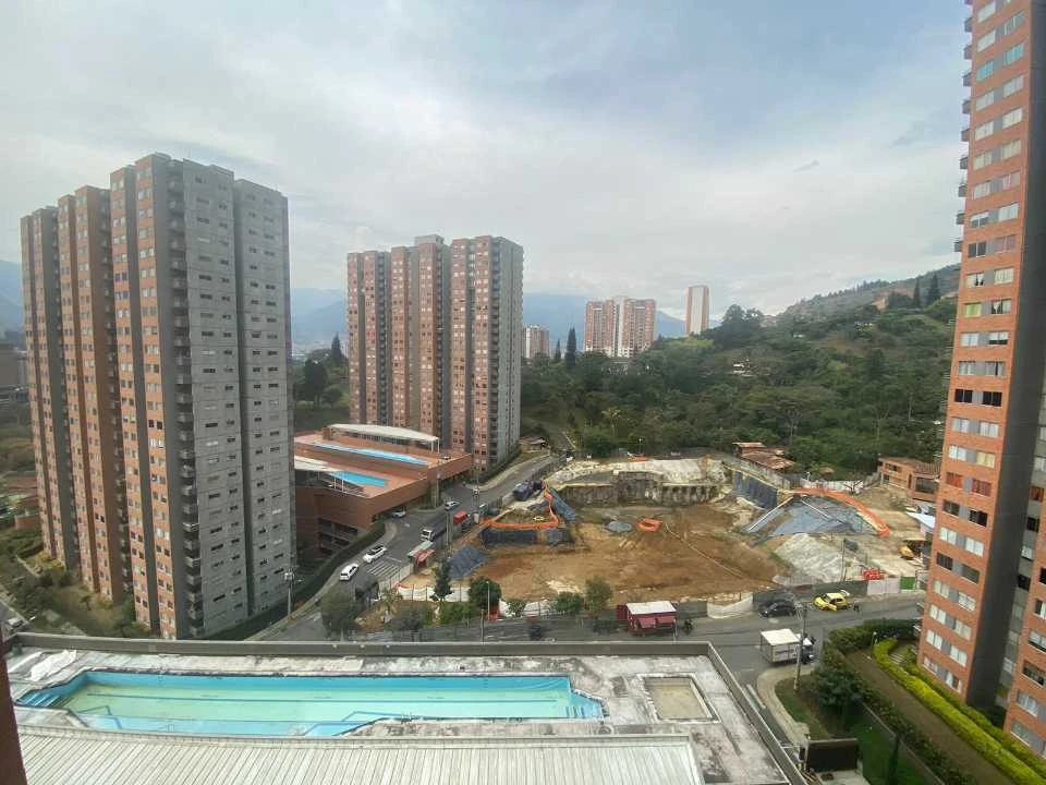 Apartamento en arriendo cerca a la estación madera