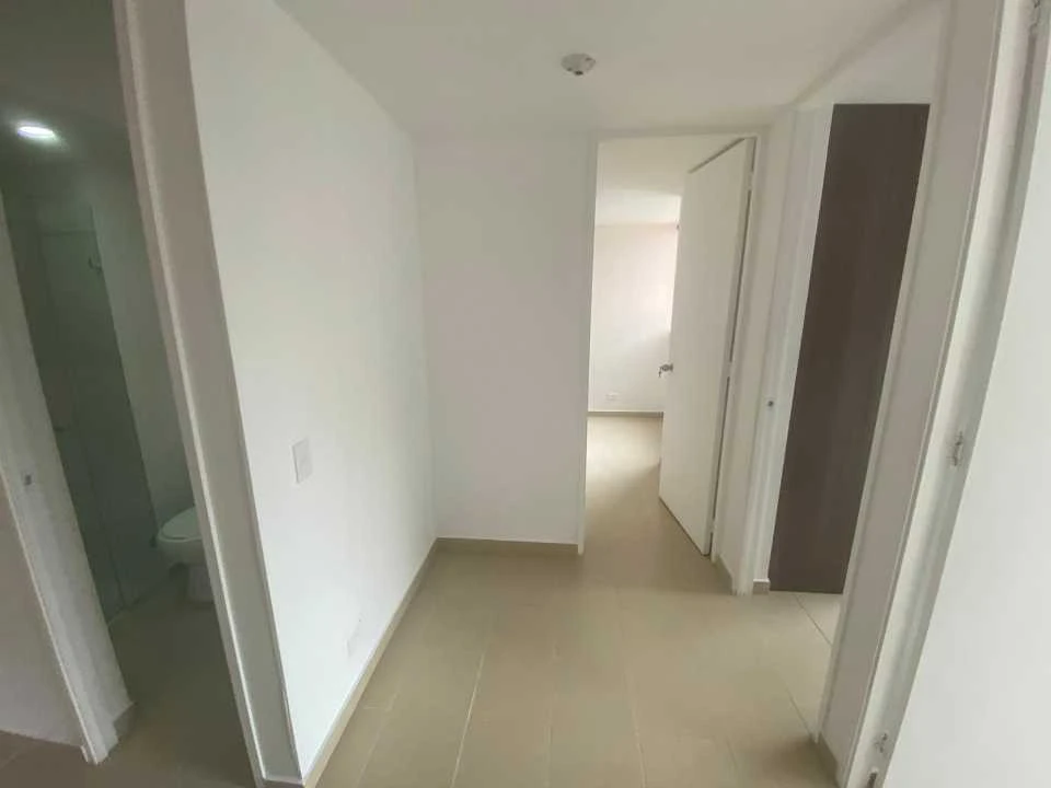 Apartamento en arriendo cerca a la estación madera