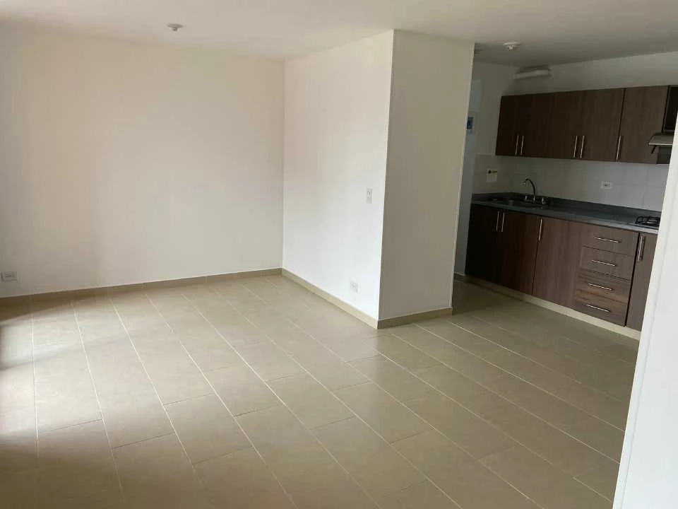 Apartamento en arriendo cerca a la estación madera