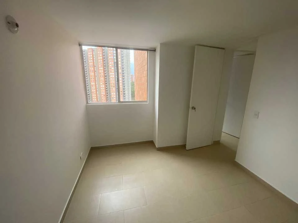 Apartamento en arriendo cerca a la estación madera