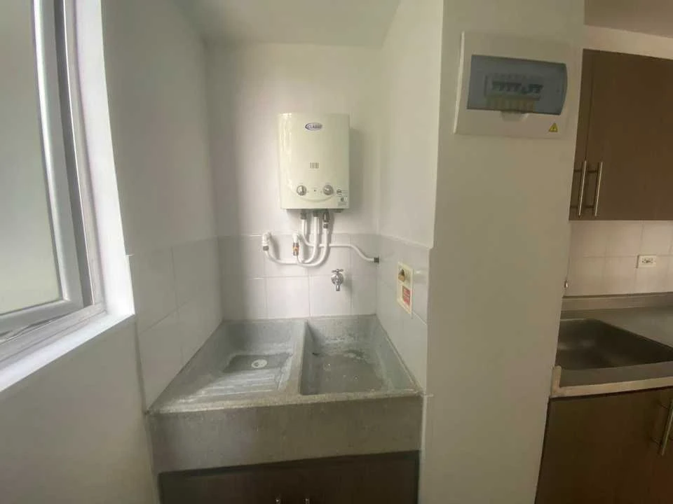 Apartamento en arriendo cerca a la estación madera
