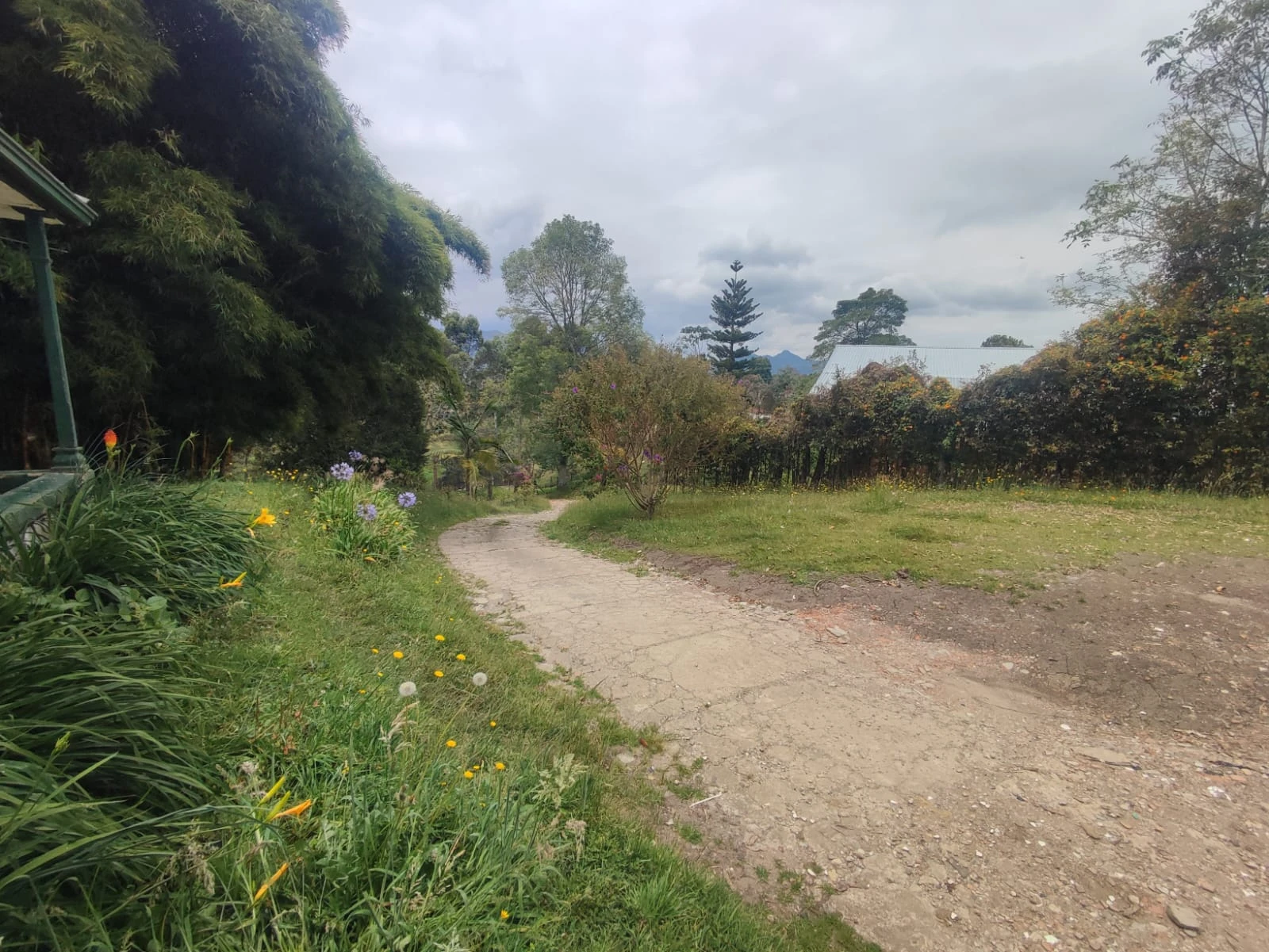 CASA LOTE COMERCIAL EN ARRIENDO / VENTA