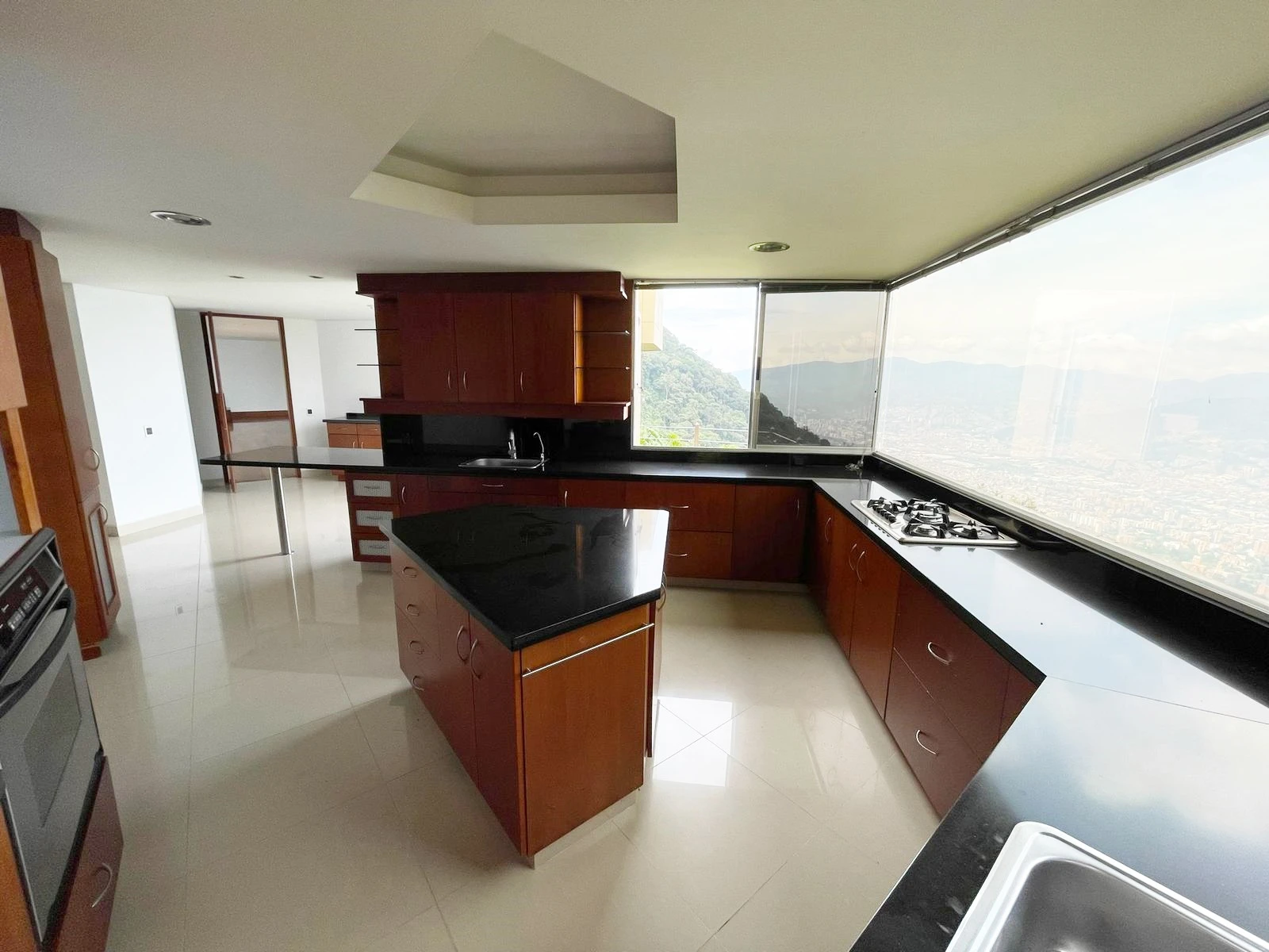 CASA EN ARRIENDO VIA  LAS PALMAS 