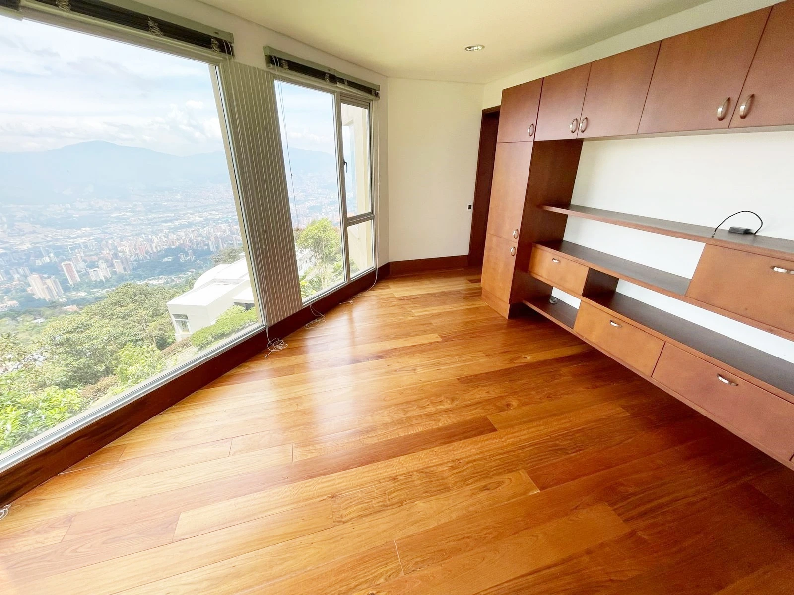 CASA EN ARRIENDO VIA  LAS PALMAS 