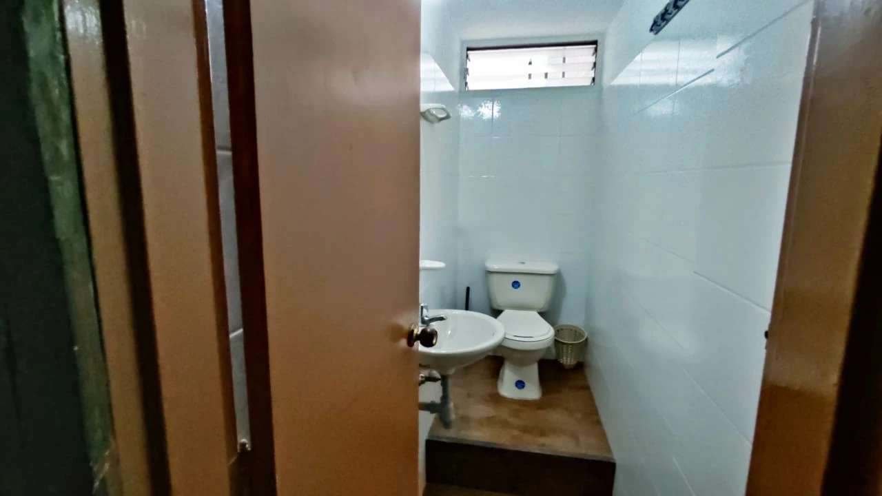 Oficina en arriendo mall comercial cerca al parque del poblado