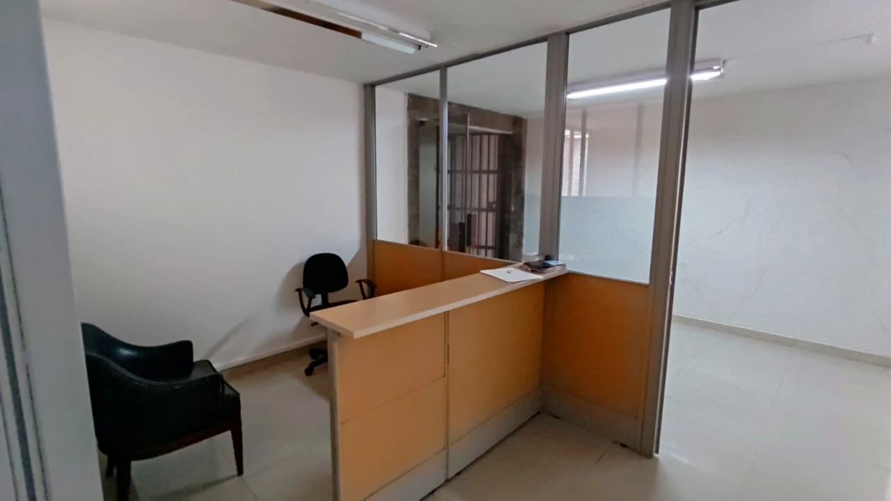 Oficina en arriendo mall comercial cerca al parque del poblado