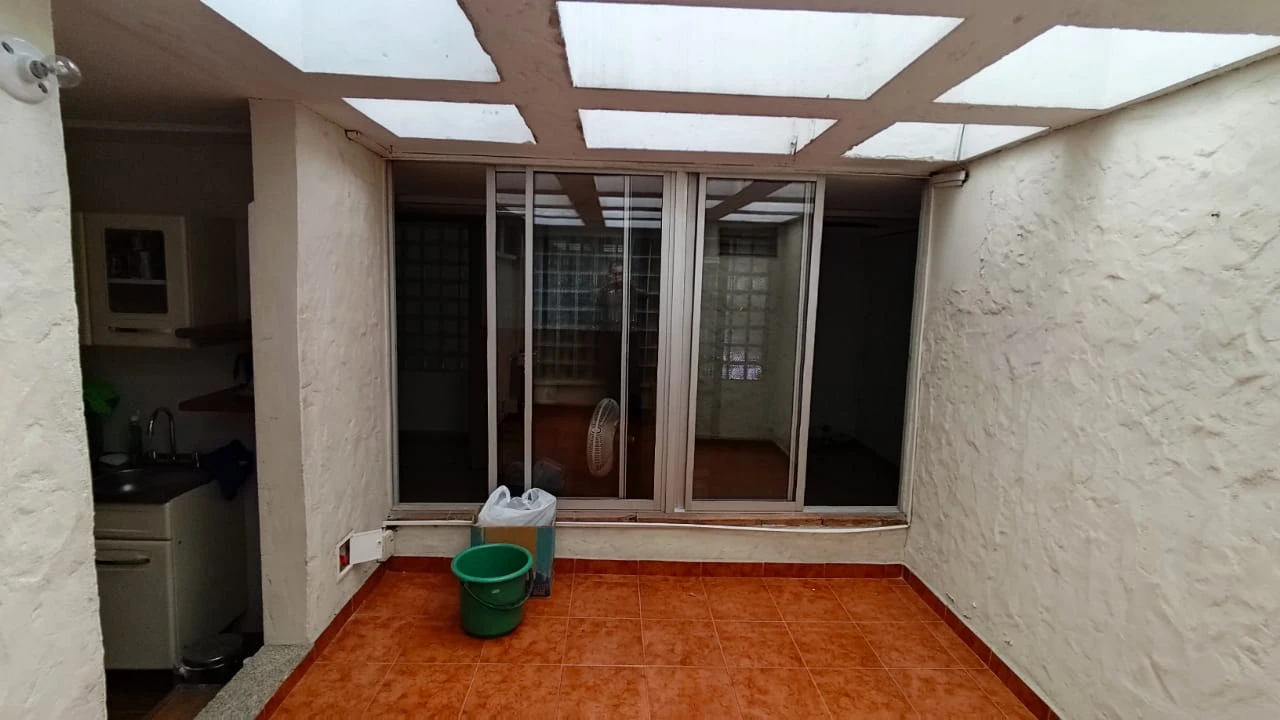 Oficina en arriendo mall comercial cerca al parque del poblado