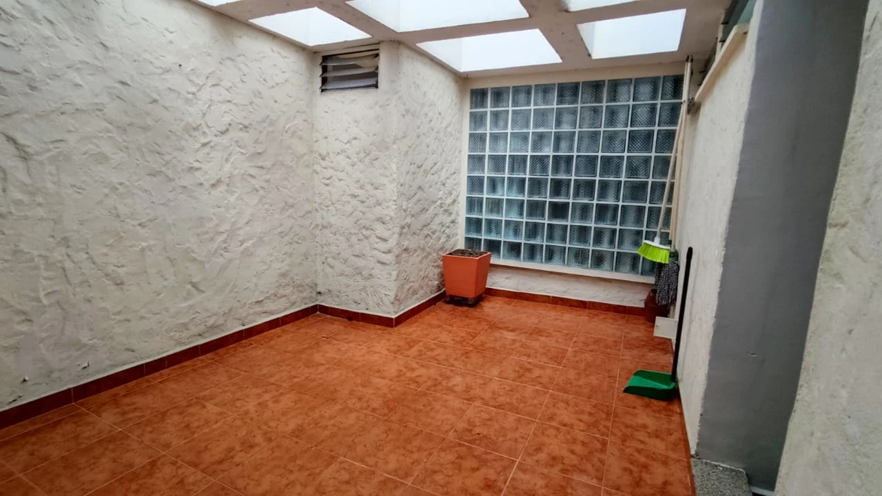 Oficina en arriendo mall comercial cerca al parque del poblado