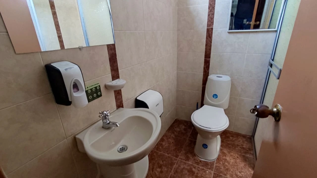 Oficina en arriendo mall comercial cerca al parque del poblado