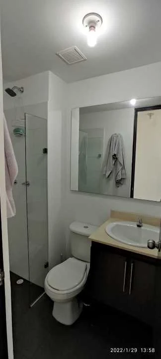Se vende apartamento en la unidad los árboles