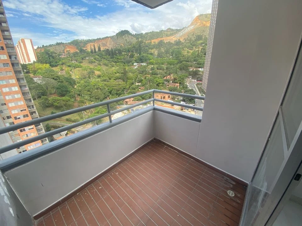 Apartamento en arriendo cerca a la estación madera