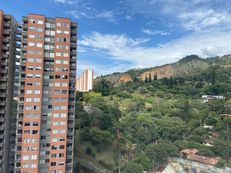 Apartamento en arriendo cerca a la estación madera